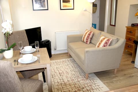 Successful Airbnb property: The Annexe, 4 Haldon Terrace, Dawlish, Devon, EX7 in Dawlish