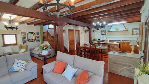 Anuncio de Airbnb popular: Charming house in Santillana del Mar en Santillana Del Mar