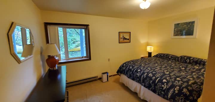 Dormitorio 1 con cama tamaño king.