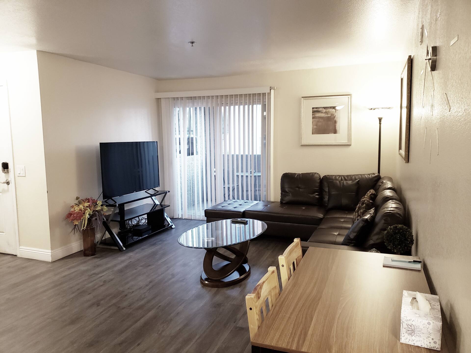 Full Strip View, Condo, Free Parking /Gym/Pool