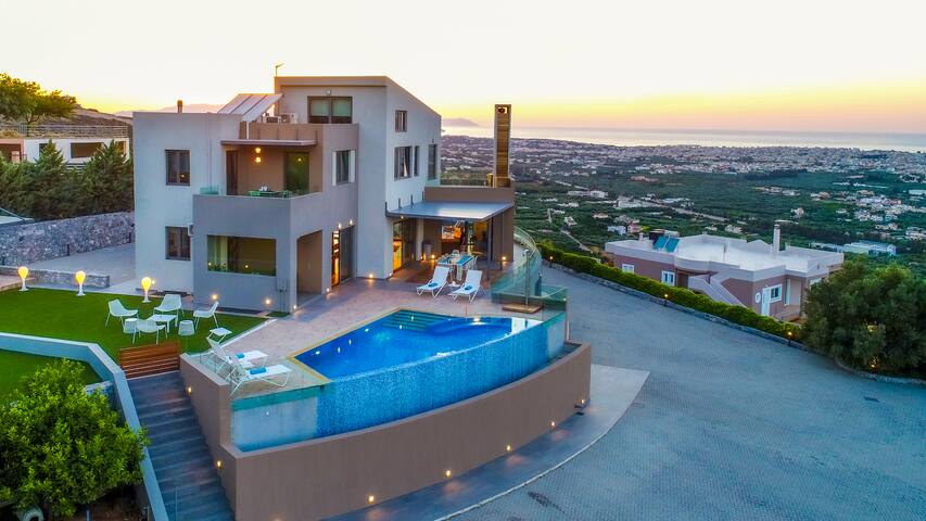 Near to Chania City & Beach / Private Heated Pool gallery image 2