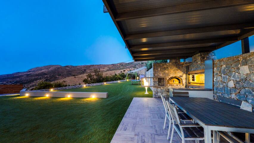 Near to Chania City & Beach / Private Heated Pool gallery image 5