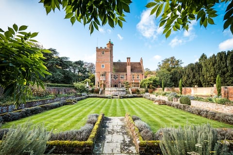Spacious Country House Apartment