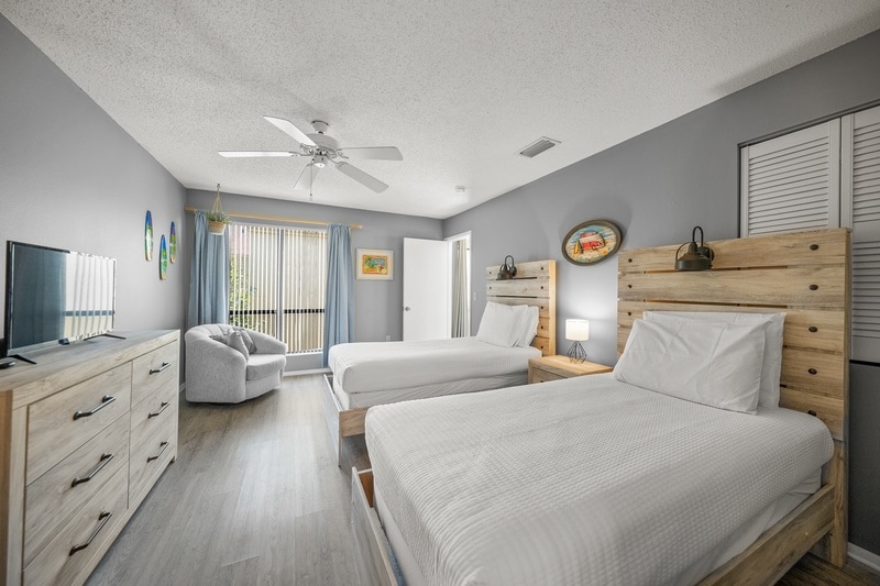 Amplio y cómodo 2 camas, segundo dormitorio con baño completo y vestidor.