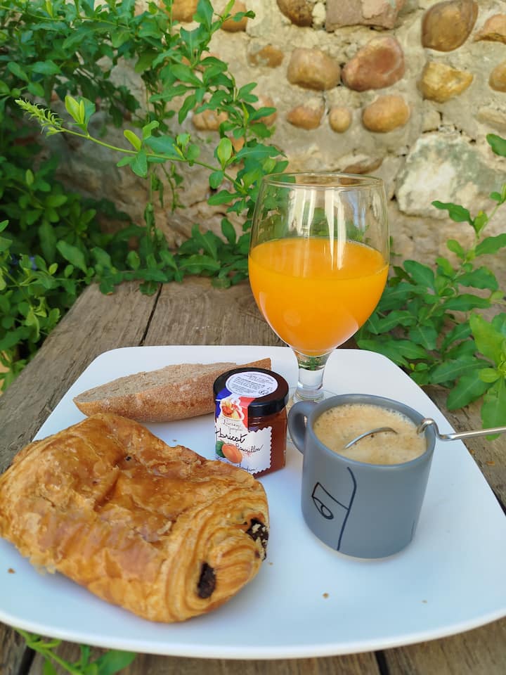 desayuno que hayas elegido, y ofrecido
