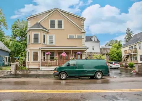 383 - 3BR Quincy | Chic House near Adams Park