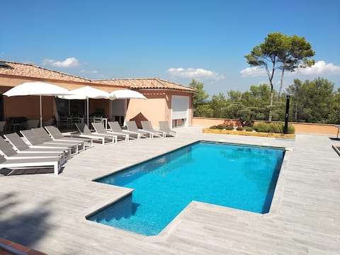 New Contemporary Villa with Heated Pool