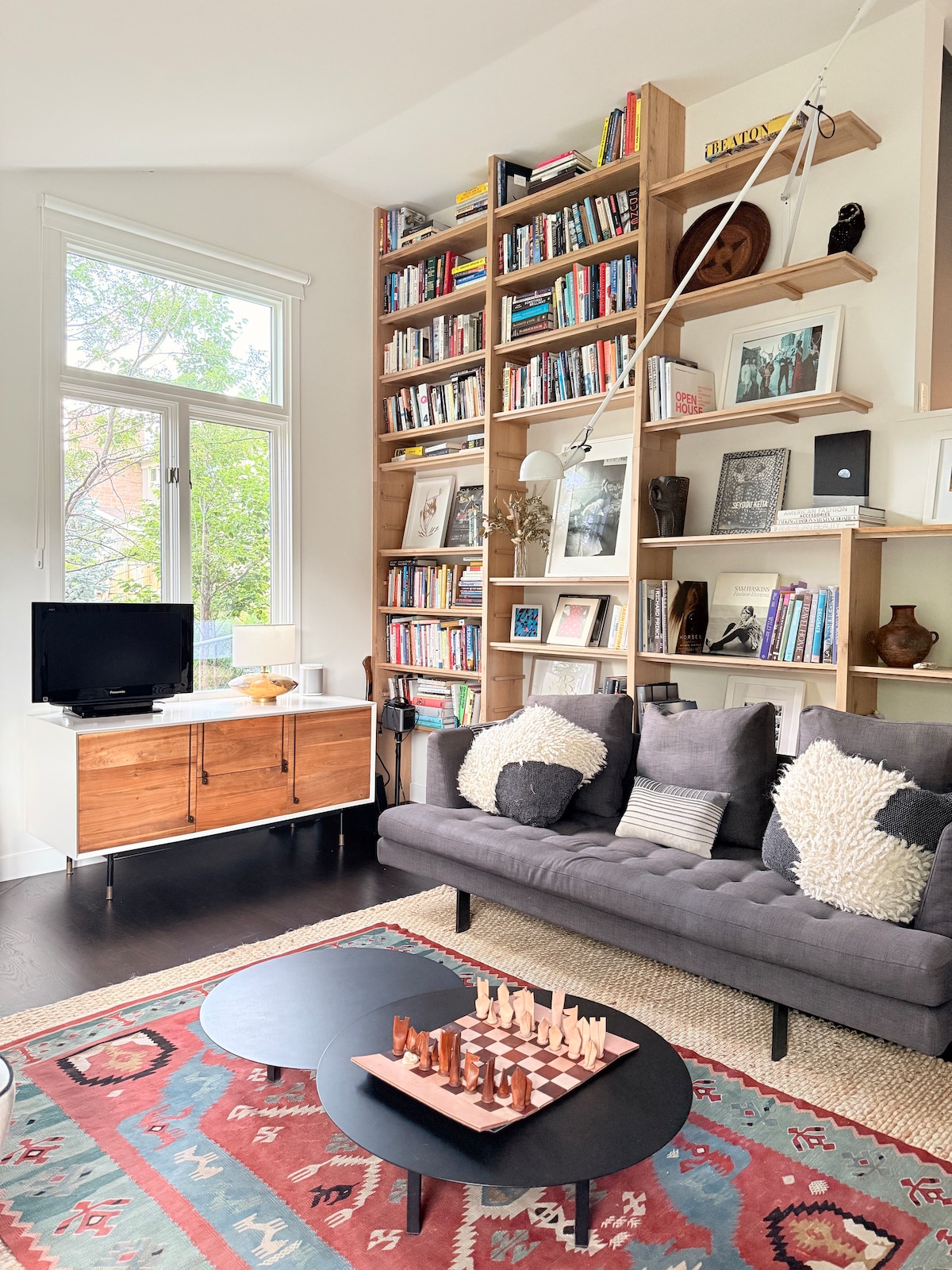 Popular Airbnb listing: Modern Gem | Flatiron Views | NoBo Park | Hottub in Central Boulder