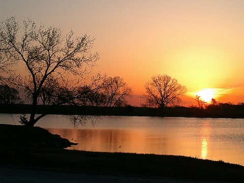 Rustic Tiny Lodge - Fire & Luxe Shower | Ski Lodge