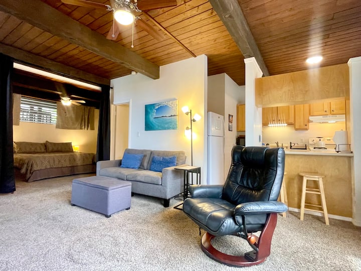 Walk To Beach & Downtown Kona  King Bed  A/c - Kailua-Kona, HI