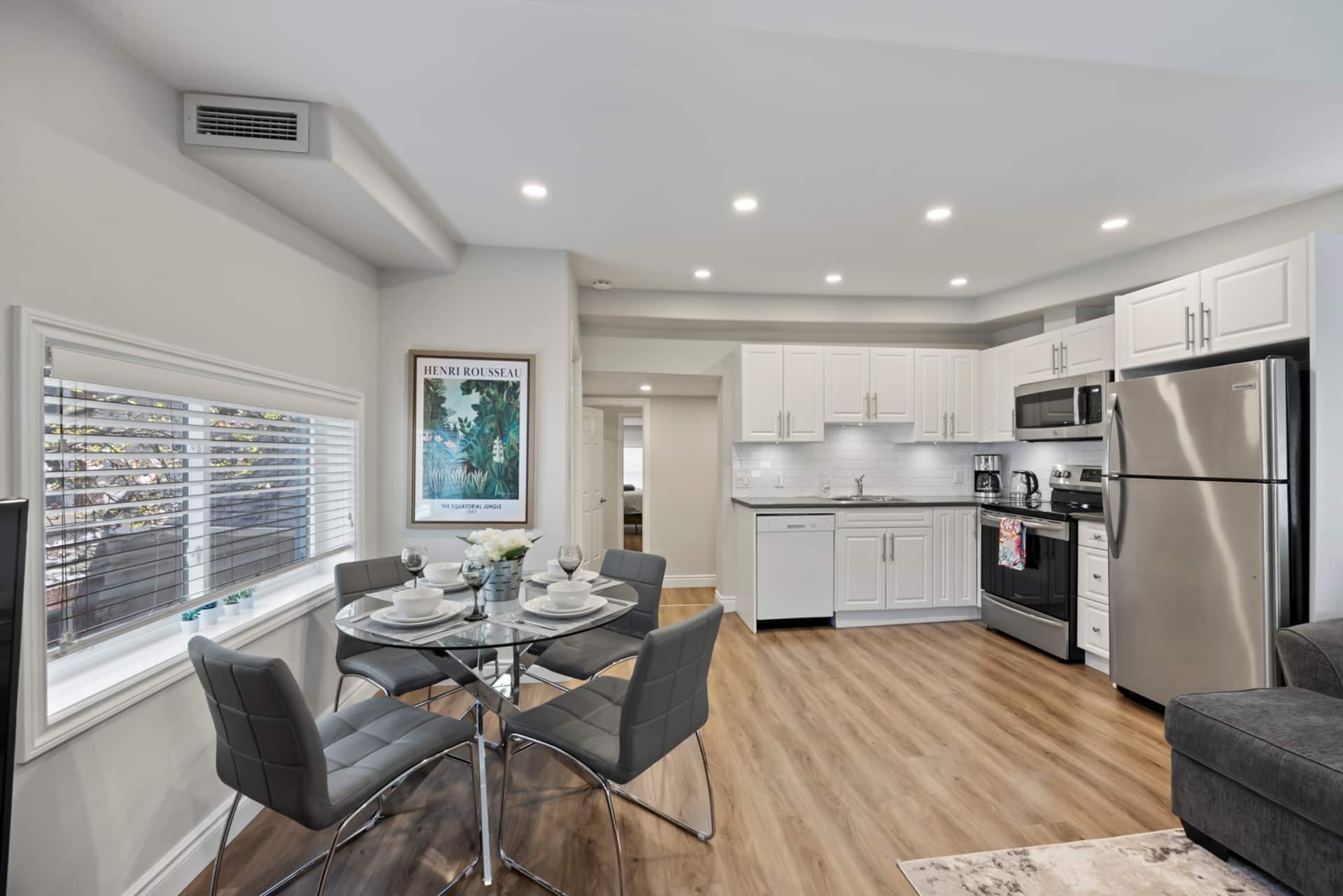 Downtown Two Bedroom Apartment With Parking