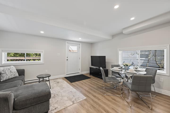 Downtown Two Bedroom Apartment With Parking - Kingston, Canadá