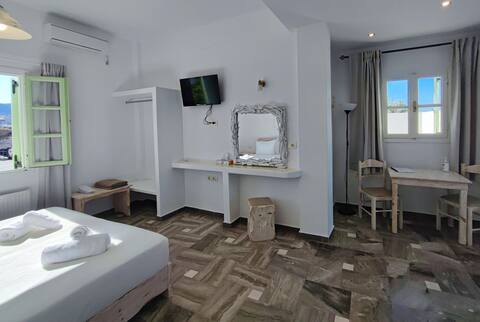Cliff Reflections - Junior Suite with Caldera View