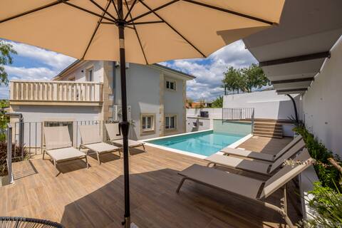 Villa Artea, Luxurious Villa with a Heated Pool
