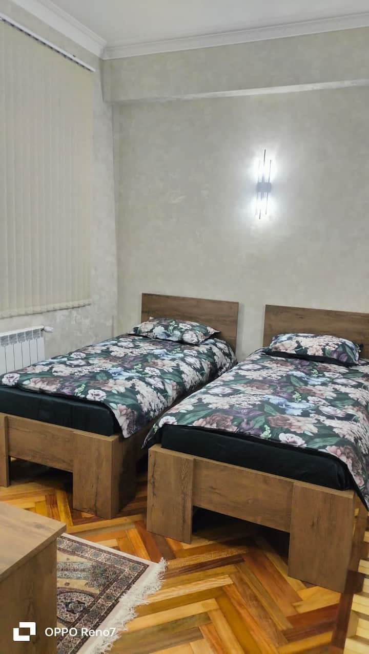 2 jednolôžka s kvalitným matracom a posteľnou bielizňou