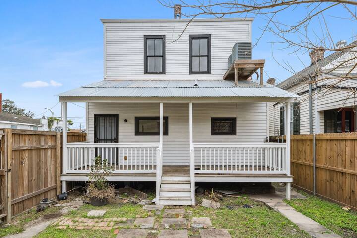 Bywater 5 Bed + 4 Bath Creole Cottage gallery image 2