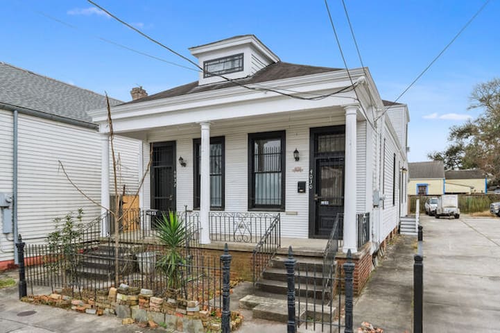 Bywater 5 Bed + 4 Bath Creole Cottage