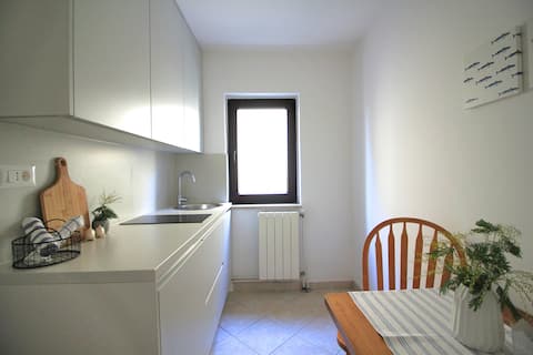 Top performing Airbnb: Lovely apartment with terrace (5min walk to beach) in Fuškulin Foscolino