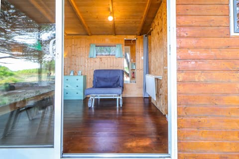 Successful Airbnb property: The Secret Tree Cabin in Sesimbra (Castelo)