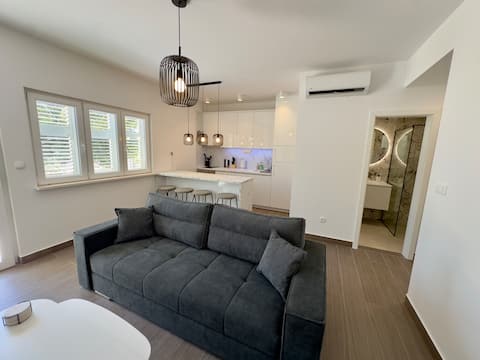 Villa Jolanda Beachfront Apartment 1