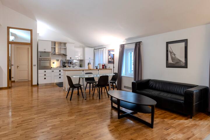 Elegant apartment in Trevi Fountain gallery image 5