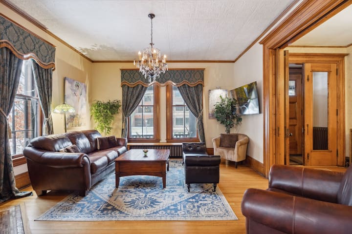 Historic District Holiday Family HQ gallery image 3