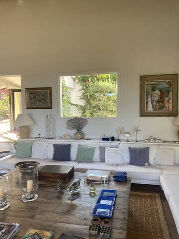 Guillola-Casa exclusiva amb piscina i accès al mar gallery image 3