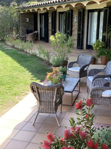 Guillola-Casa exclusiva amb piscina i accès al mar gallery image 5