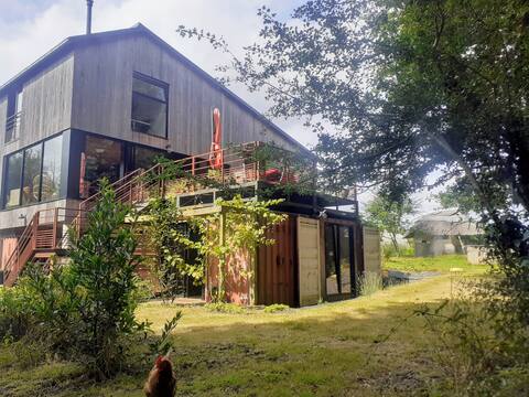 Perched house overlooking woods, 4 km from the port