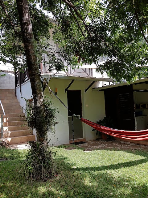 Independent studio in wooded garden