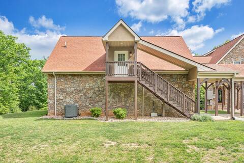 Garage Apt 30 min VT/15 Roanoke College