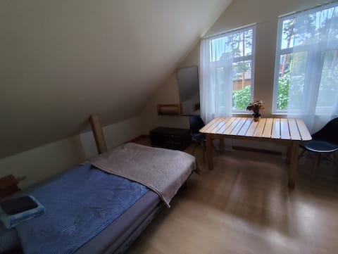 Cozy Apartment (10 min walk to the beach)