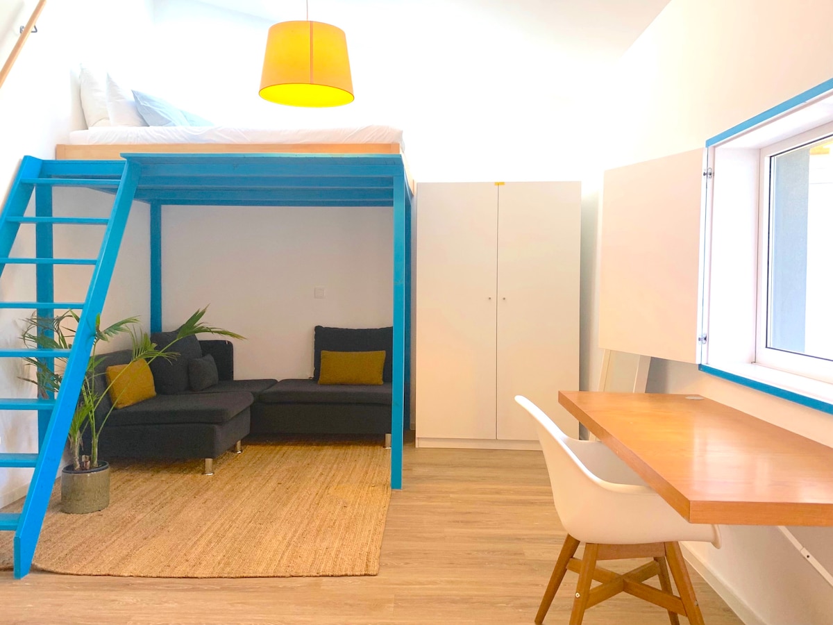 Airbnb em destaque: Sunny studio with lounge and pool. em Paranhos