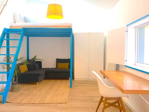 Airbnb em destaque: Sunny studio with lounge and pool. em Paranhos