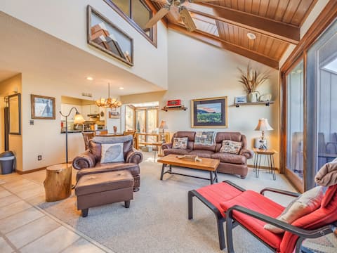 Popular Airbnb listing: Walk to slopes/restaurant/bars! Cozy & great views in Beech Mountain
