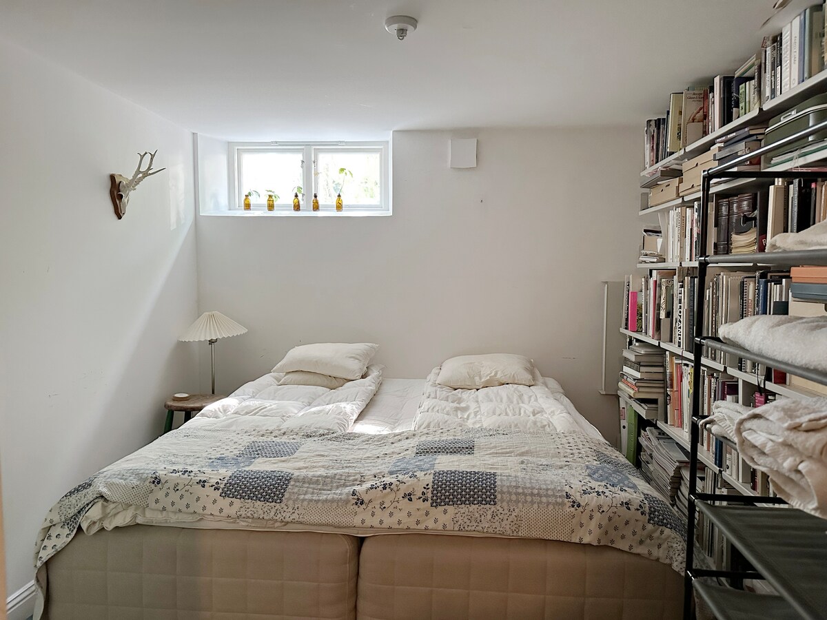 Спалня в сутерен