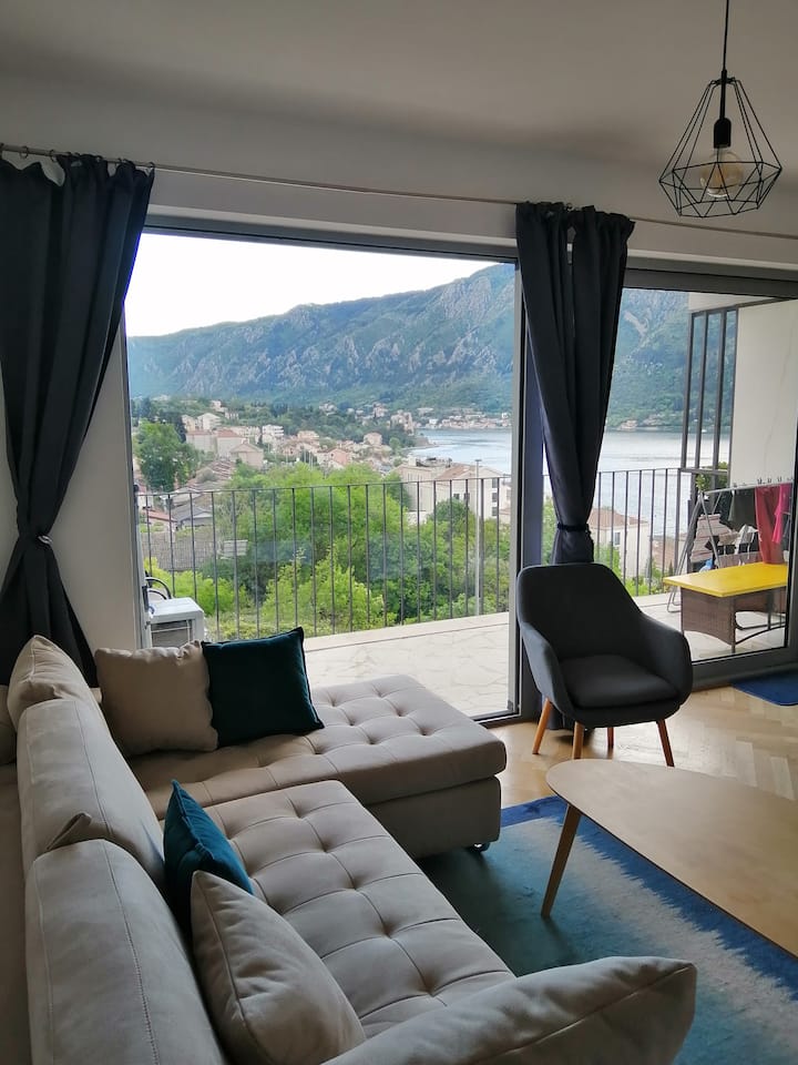 تحديث 2024: سرير أريكة جديد مع نوم 190 سم × 140 سم. إطلالة على خليج كوتور من الأريكة 