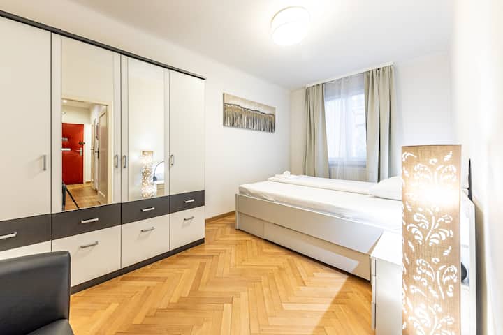 Central Sunny Apartment Next To Subway - Long-term - Viena