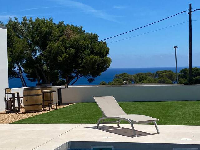 Villa with pool and sea views gallery image 2