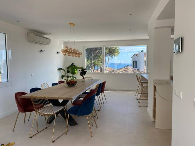 Villa with pool and sea views gallery image 4