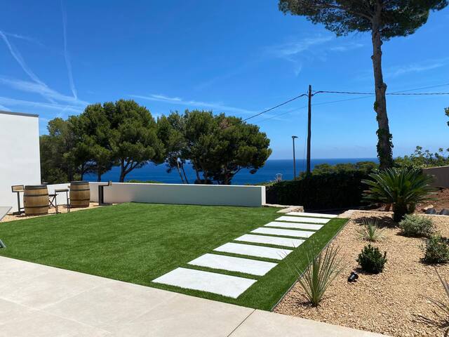 Villa with pool and sea views gallery image 3