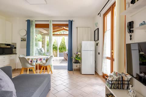 Popular Airbnb listing: Flowered balcony Garda Portico and exclusive garden in San Felice Del Benaco