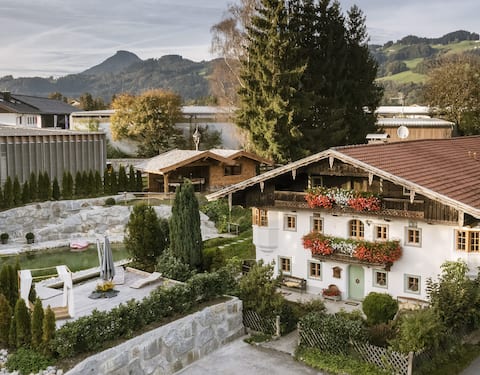 Bauernhaus Schloss Wagrain - Am Kaisergebirge [Farmhouse Castle Wagrain - At the Kaiser Mountains]