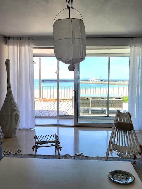 Large Quiberon apartment full sea view