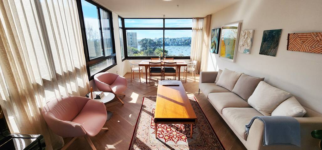 Beautiful harbour views, stylish apartment & pool