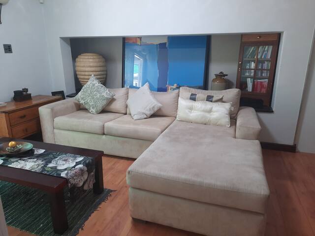 Three bedrooms in tranquil setting in Rondebosch gallery image 5