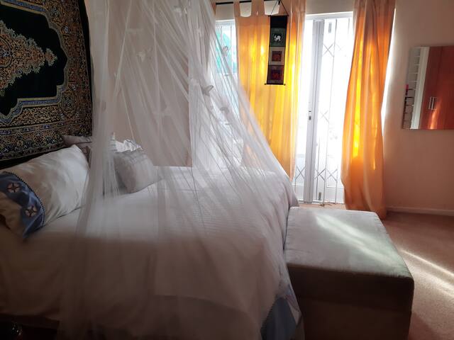 Three bedrooms in tranquil setting in Rondebosch gallery image 2