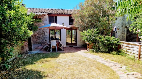 Gite 2 · 4 bedroom house with pool and gardens