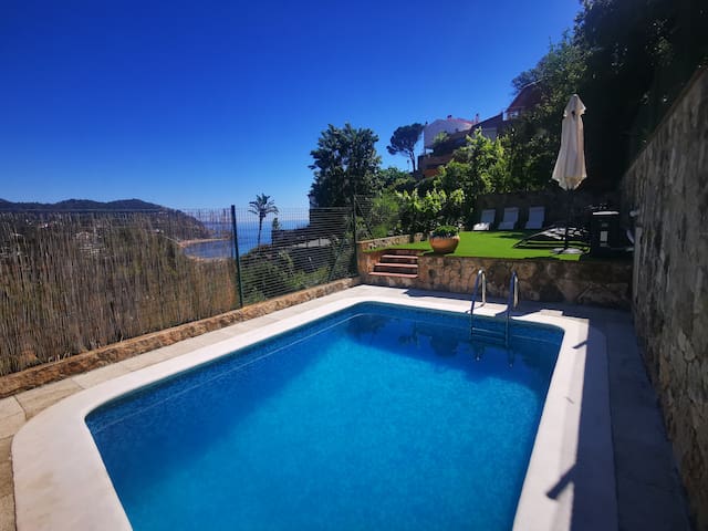 villa + sea-view+private pool+airco in bedrooms