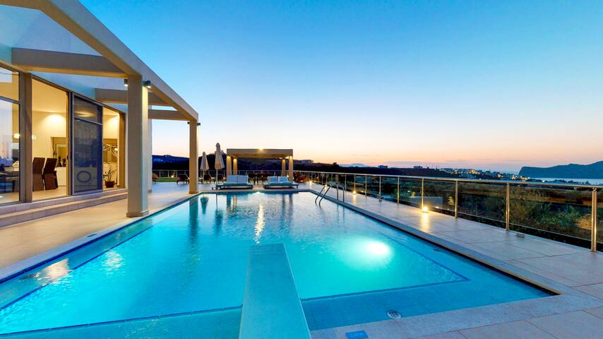 2′ to Beach / Luxurious Getaway with Heated Pool gallery image 4